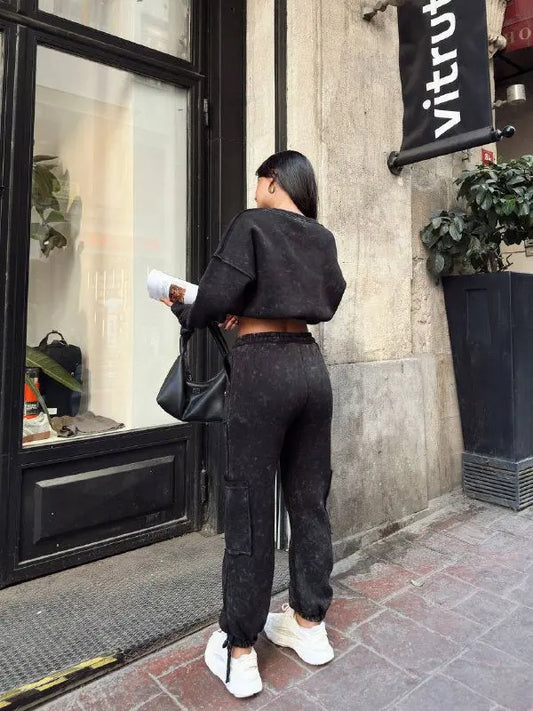 طقم أسود من قطعتين