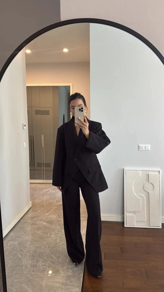 بدلة بخصر مبطن