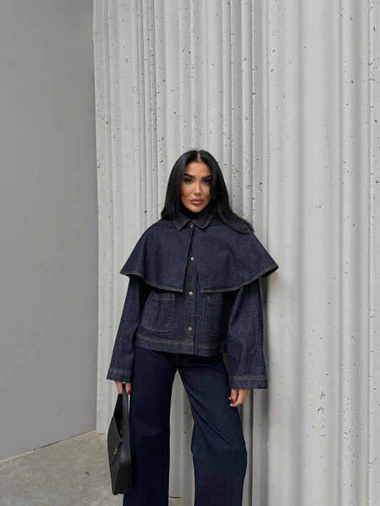 جاكيت جينز بتفاصيل تشبه الرداء