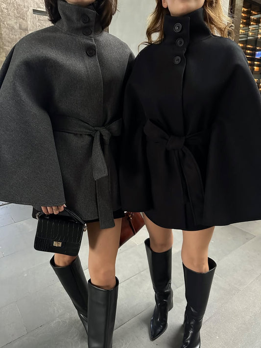 جاكيت بحزام مزين بتفاصيل أنيقة