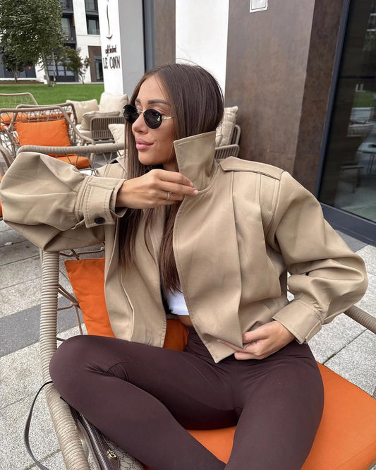 جاكيت فاخر مزين بتطريز قطعة واحدة مع حمالات الكتف