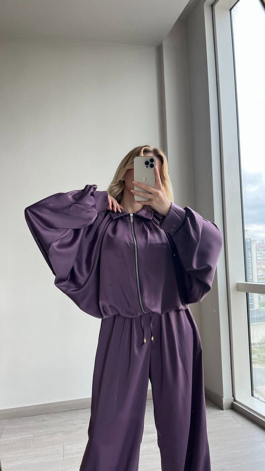 بدلات رياضية من الساتان بتصميم بومبر