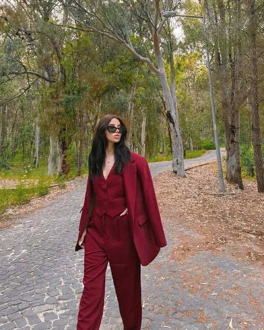 جاكيت بورغندي مبطن ذاتيًا من ماركة وموديل