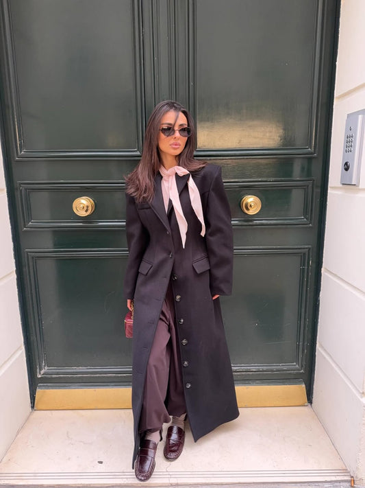 معطف طويل أسود فحمي مصمم خصيصاً