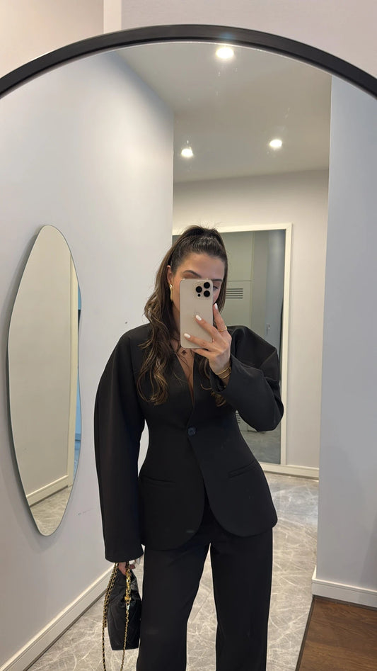 جاكيت عنابي بأكمام بالون