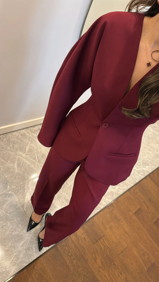 جاكيت عنابي بأكمام بالون