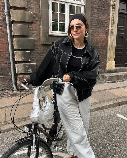 جاكيت أسود متباين الحجم من أرفيرنا