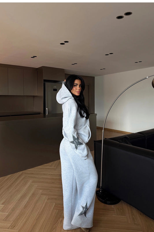 بدلة رياضية رمادية بنجوم