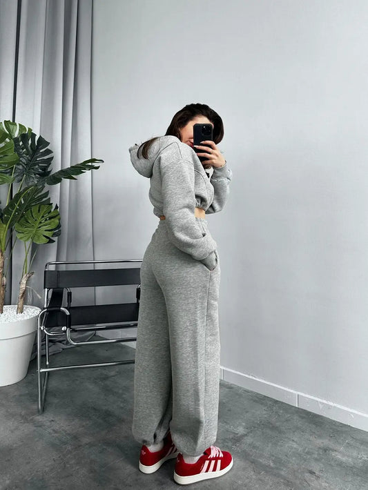 طقم رياضي مطرز بقلب ميلانج