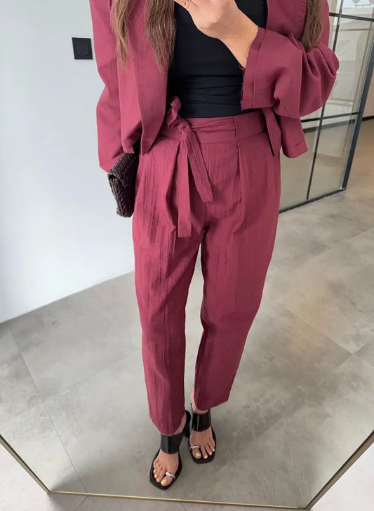 بدلة قصيرة مزينة برباط