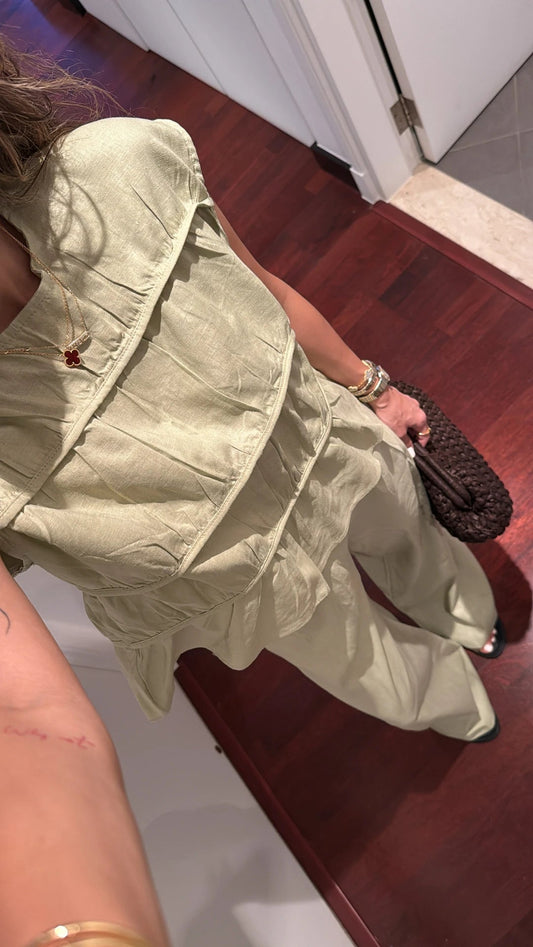 طقم كتان فالون بتفاصيل دقيقة