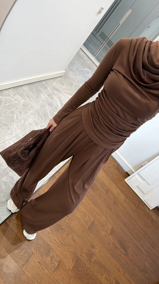 بدلة فضفاضة من قطعتين