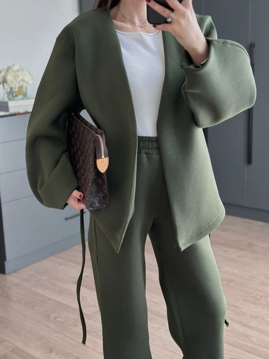 بدلة رياضية خضراء مزدوجة الصدر برباط