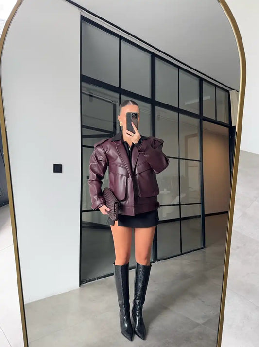 جاكيت جلد فاخر كبير الحجم بلون عنابي مع جيوب كبيرة