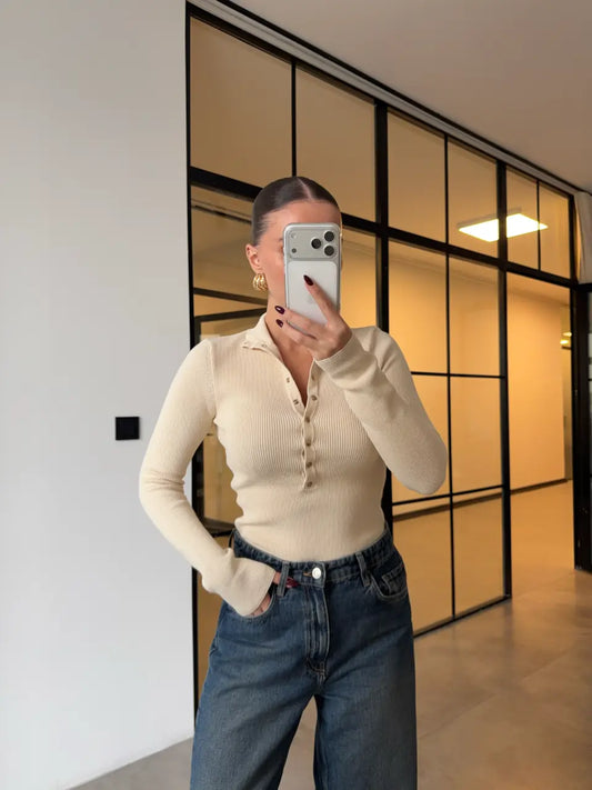 كنزة صوفية محبوكة بأزرار كبس