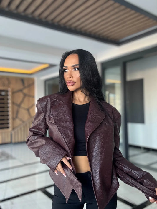 جاكيت جلدي مبطن وحزام بلون بورغندي