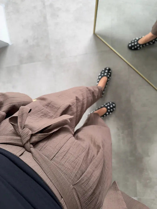 بدلة قصيرة مع ربطة عنق