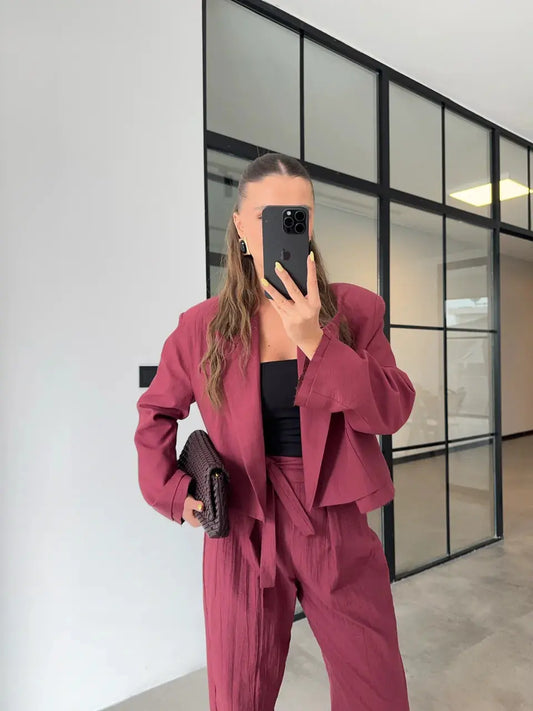 بدلة قصيرة مزينة برباط