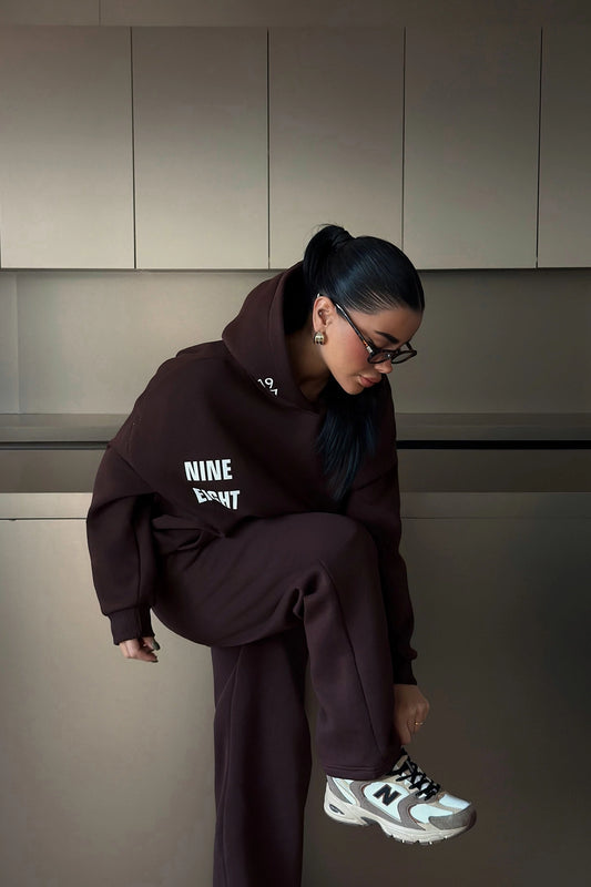 بدلة رياضية دارسي بنية اللون