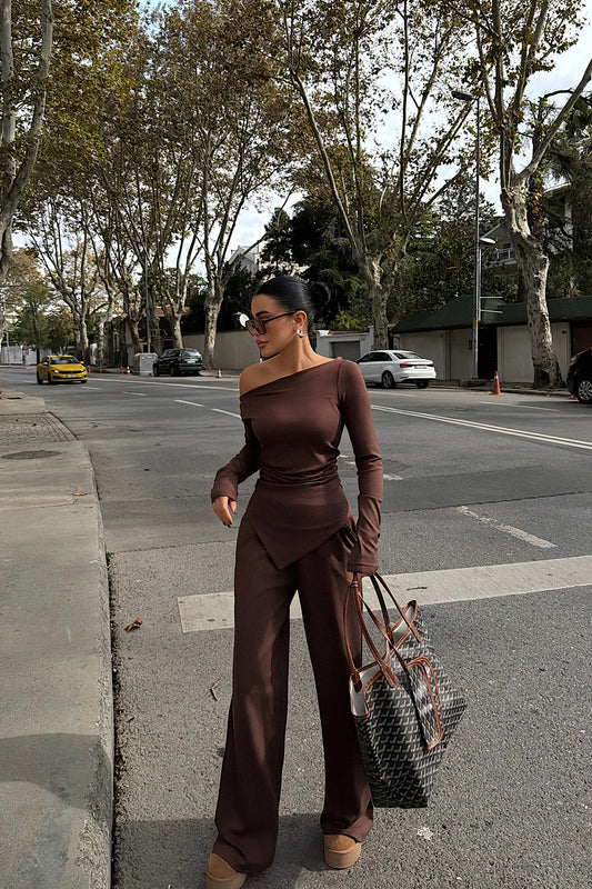 بدلة بوريلي بنية اللون