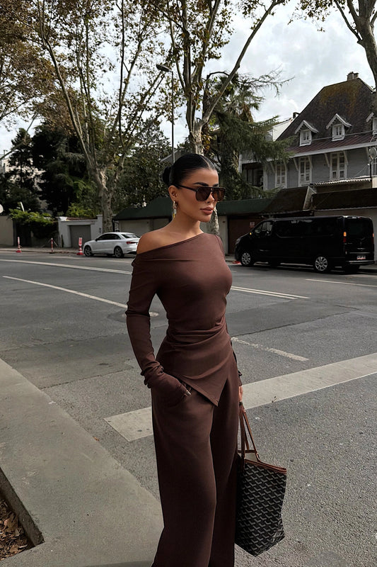 بدلة بوريلي بنية اللون