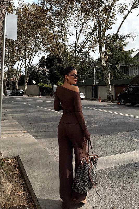 بدلة بوريلي بنية اللون