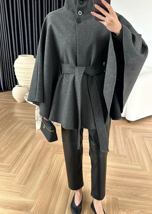 جاكيت بحزام مزين بتفاصيل أنيقة