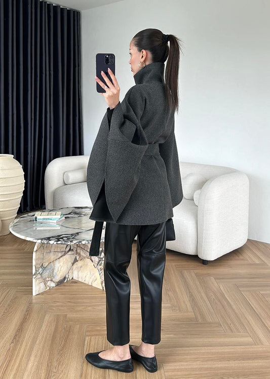 جاكيت بحزام مزين بتفاصيل أنيقة