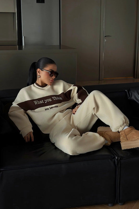 بدلة رياضية كريمية اللون من وايستر