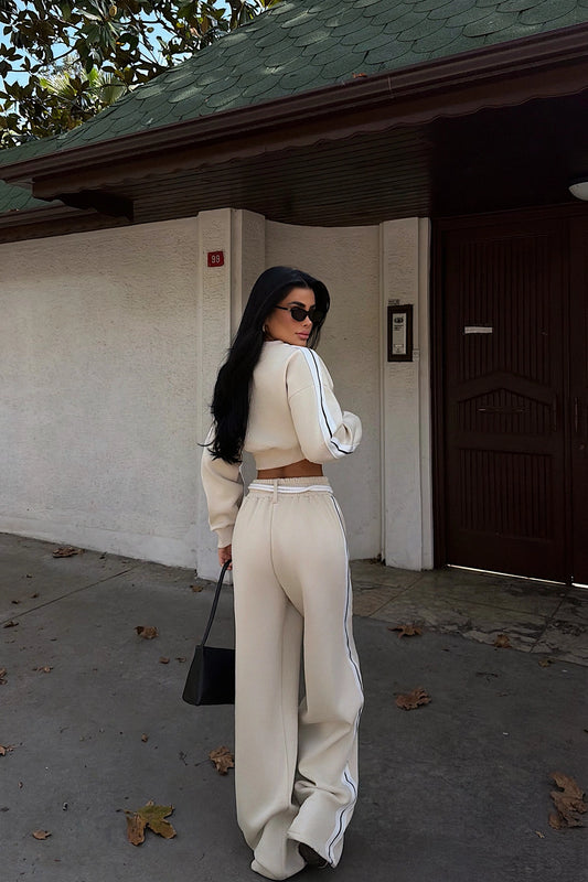 بدلة رياضية كريمية اللون من رينالدي