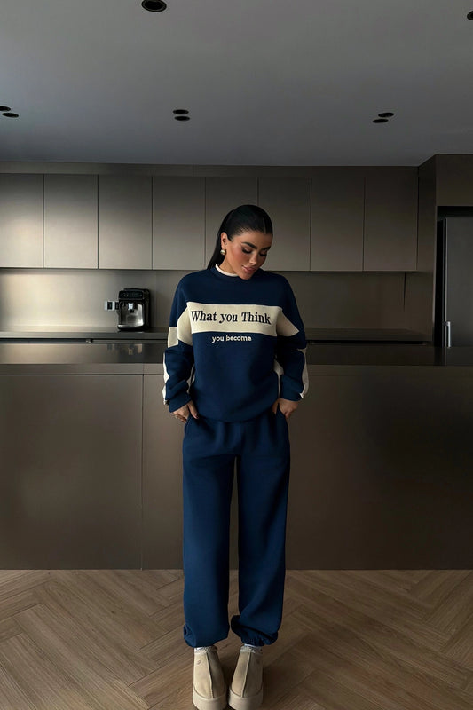 بدلة رياضية من وايستر باللون الأزرق الداكن