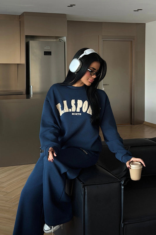 بدلة رياضية من إيستبورت باللون الأزرق الداكن