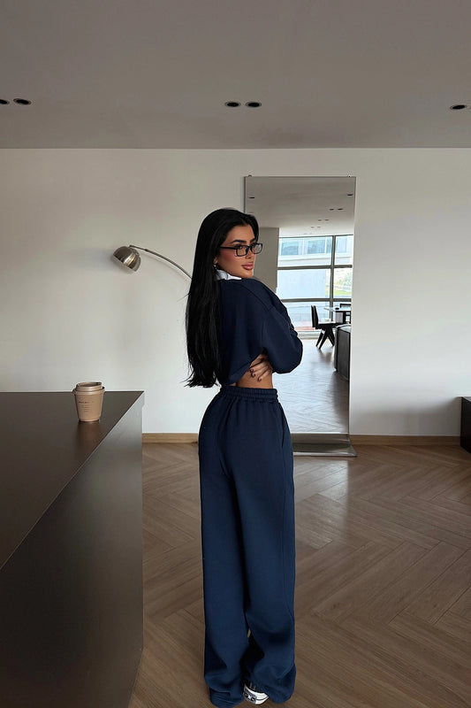 بدلة رياضية من إيستبورت باللون الأزرق الداكن