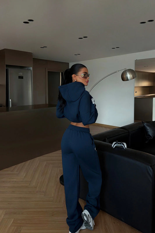 بدلة رياضية دارسي باللون الأزرق الداكن