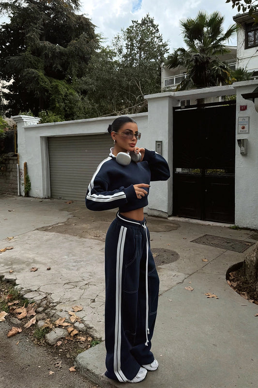 بدلة رياضية رينالدي باللون الأزرق الداكن