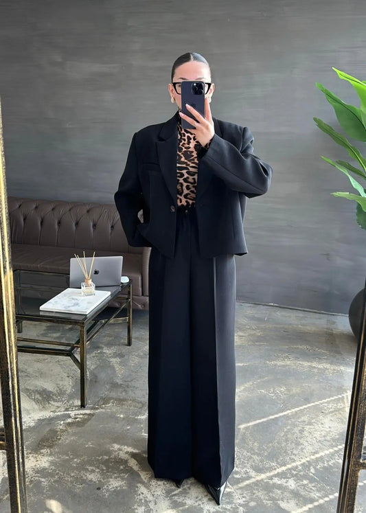 بدلة بالازو سوداء