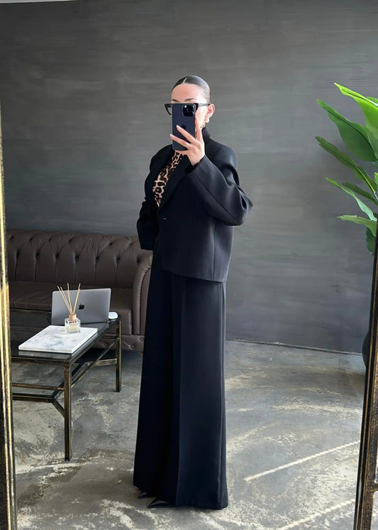 بدلة بالازو سوداء