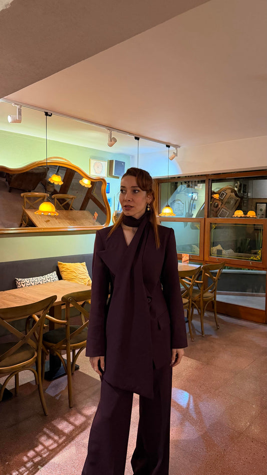 بدلة ضيقة عند الخصر