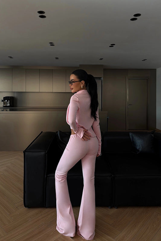 بدلة كليفني الوردية