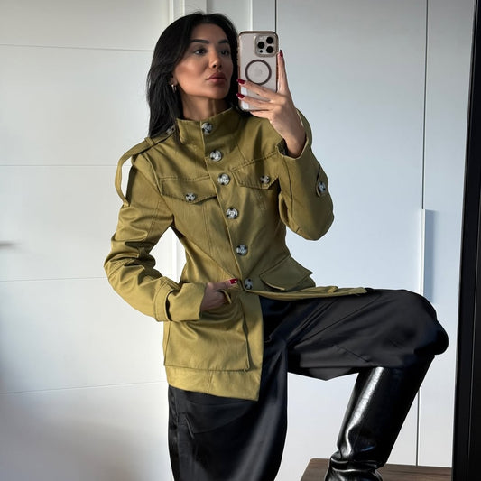 سترة كاكي بياقة عالية