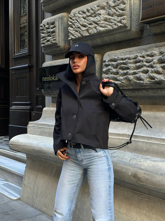 جاكيت واسع بياقة مدببة