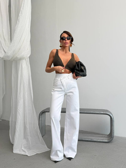 White High-Waist Jeans