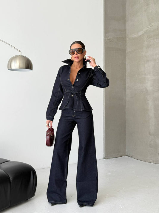 بدلة جينز زرقاء داكنة