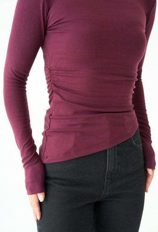 بلوزة طويلة الأكمام ضيقة بلون البرقوق الداكن