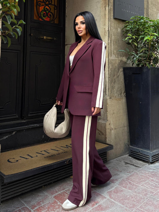 بدلة بتفاصيل مخططة من أكسن