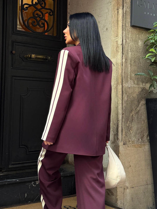 بدلة بتفاصيل مخططة من أكسن