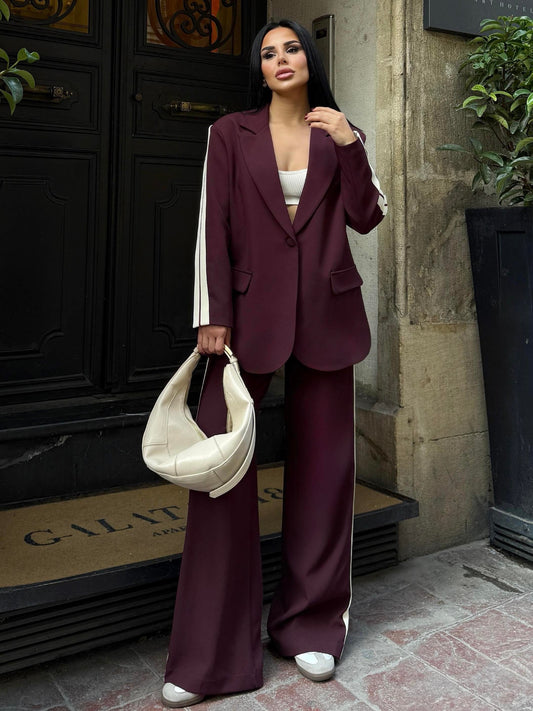 بدلة بتفاصيل مخططة من أكسن