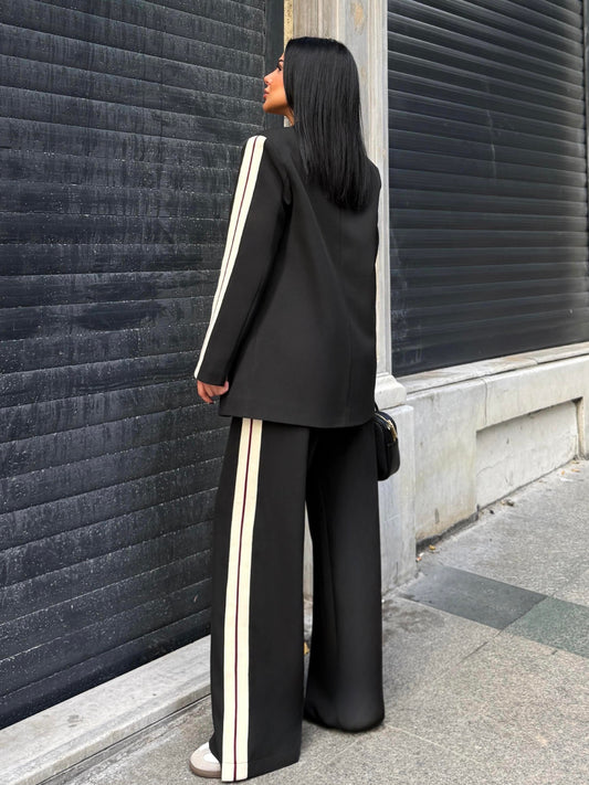 بدلة أكسن بلاك مخططة بتفاصيل دقيقة