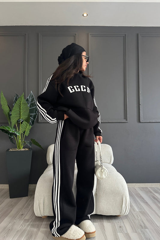 بدلة رياضية سوداء مخططة واسعة