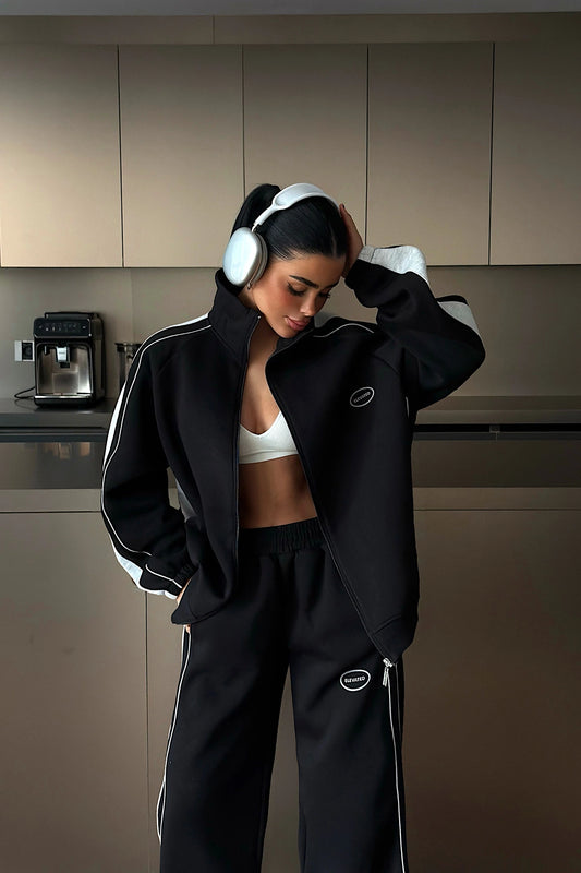 بدلة رياضية سوداء من جيونا